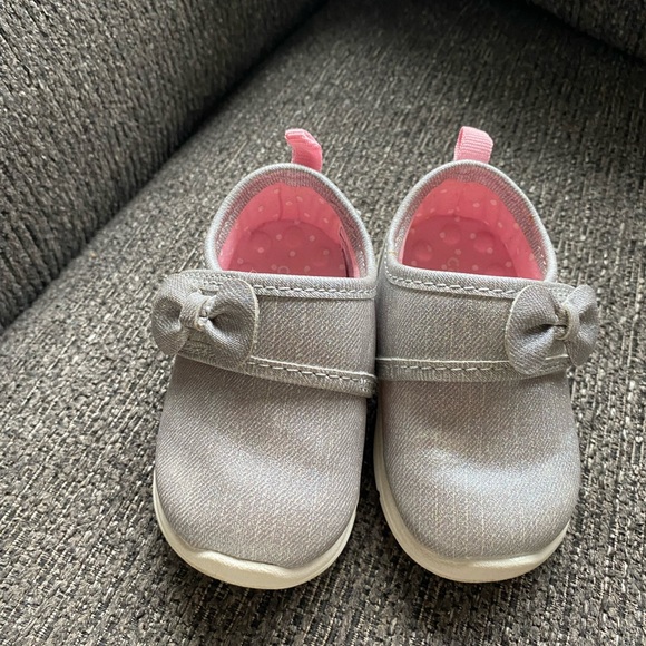 Carter’s Silver Sneakers Baby/Toddler Size 2.5 - Picture 3 of 6